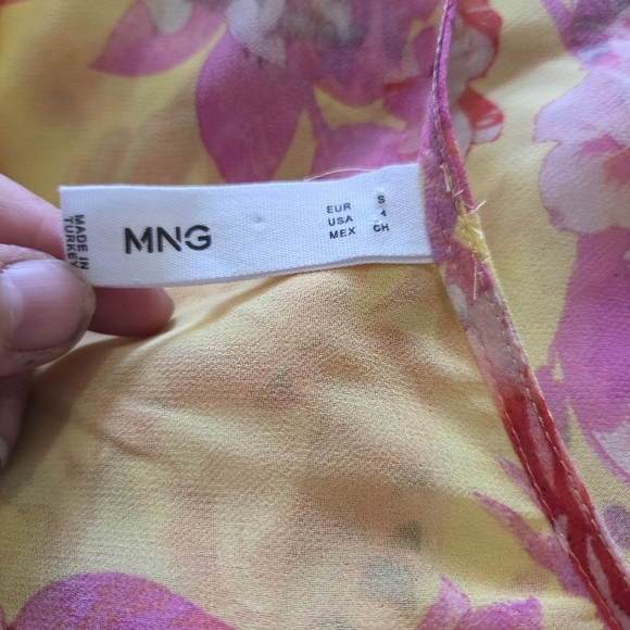 ⭐️Ming Yellow and Pink Wrap Flutter Sleeve Blouse Size Small - Picture 5 of 5